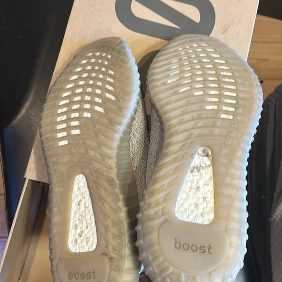 Unisex shoes sneakers adidas Yeezy - Picture 2 of 4